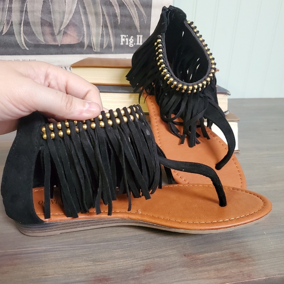 Olivia Miller BoHo Sandals Hippie Fringe Thong Faux Leather Gold Stud womens 8 - Picture 2 of 11